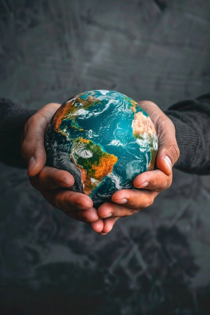 Художественное изображение - человек держит планету Земля на ладонях